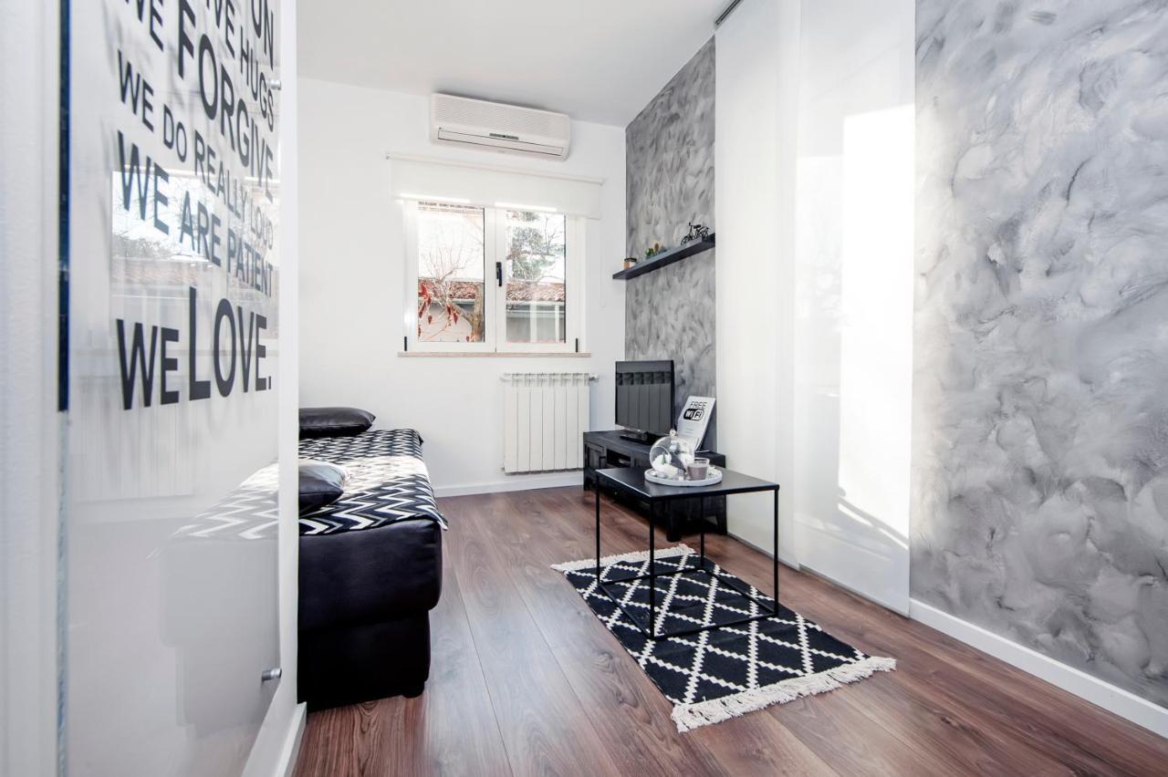 Apartment Margita Ровин Екстериор снимка