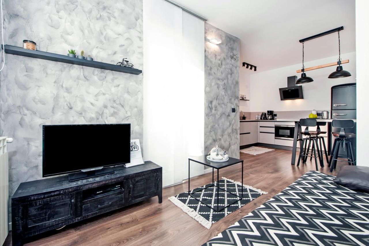 Apartment Margita Ровин Екстериор снимка