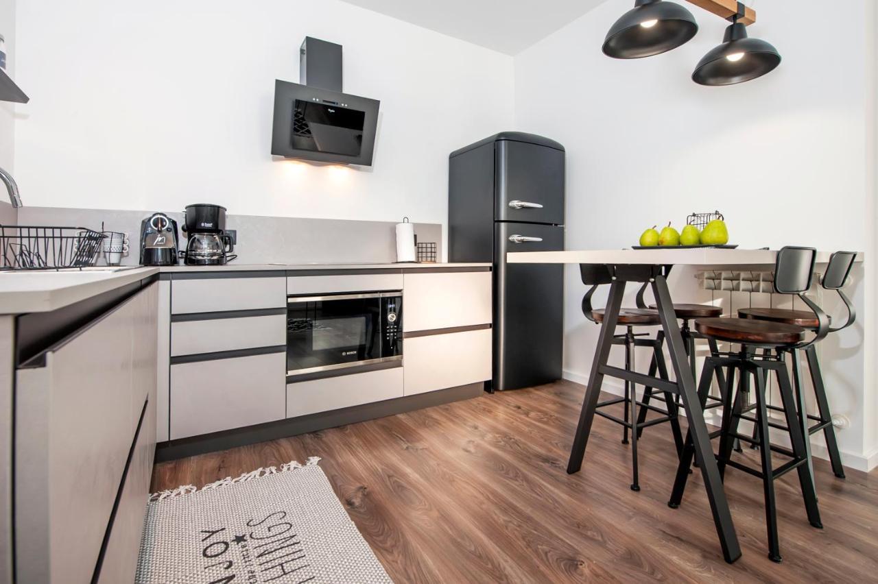 Apartment Margita Ровин Екстериор снимка