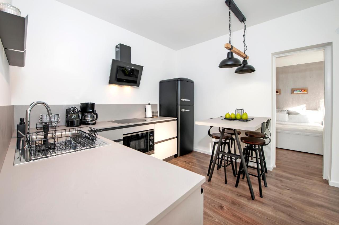 Apartment Margita Ровин Екстериор снимка