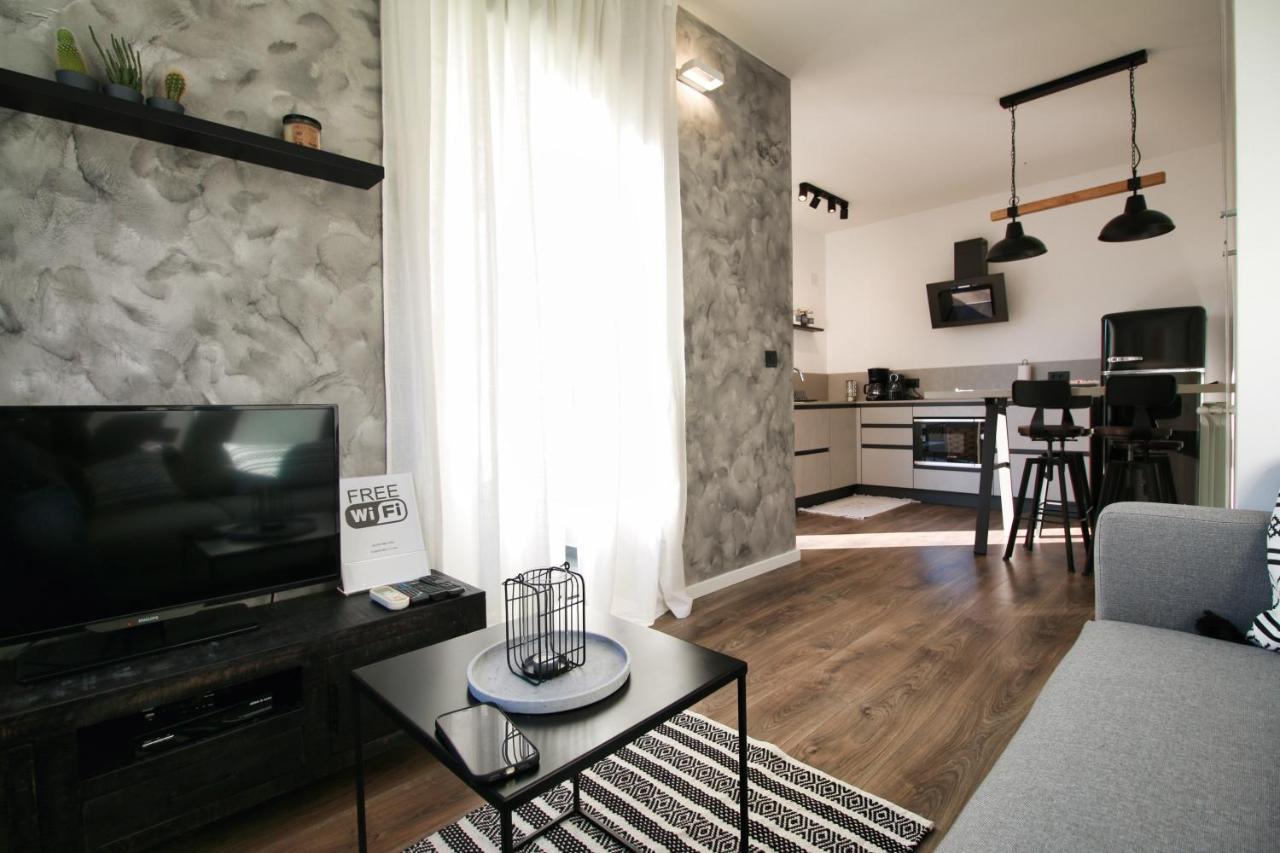 Apartment Margita Ровин Екстериор снимка