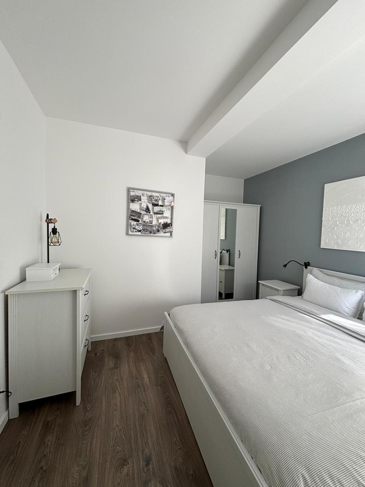Apartment Margita Ровин Екстериор снимка