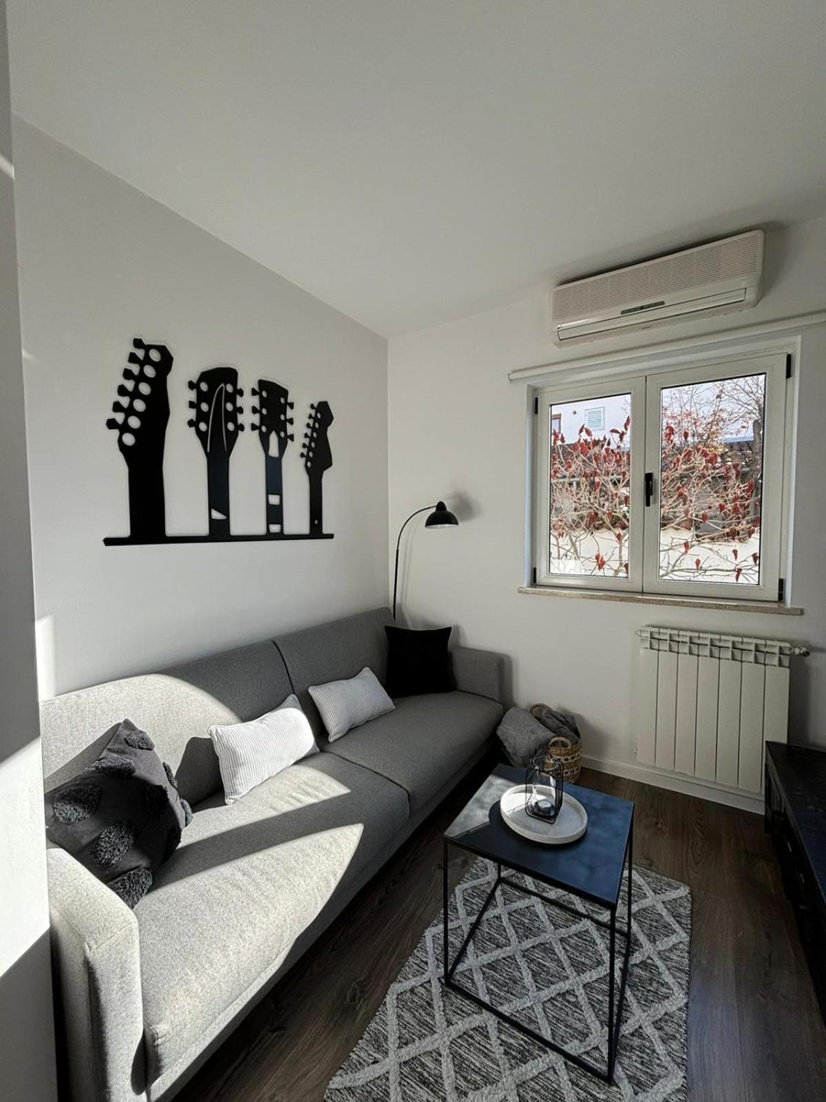 Apartment Margita Ровин Екстериор снимка