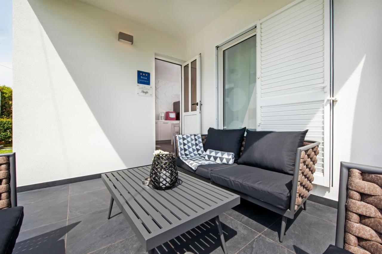 Apartment Margita Ровин Екстериор снимка